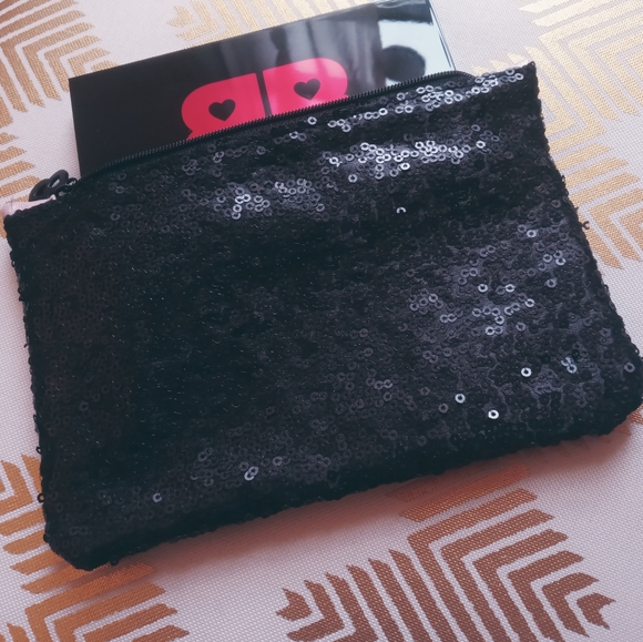 Betty Boop eyeshadow palette plus FREE matching makeup bag - black sequins - Picture 4 of 9